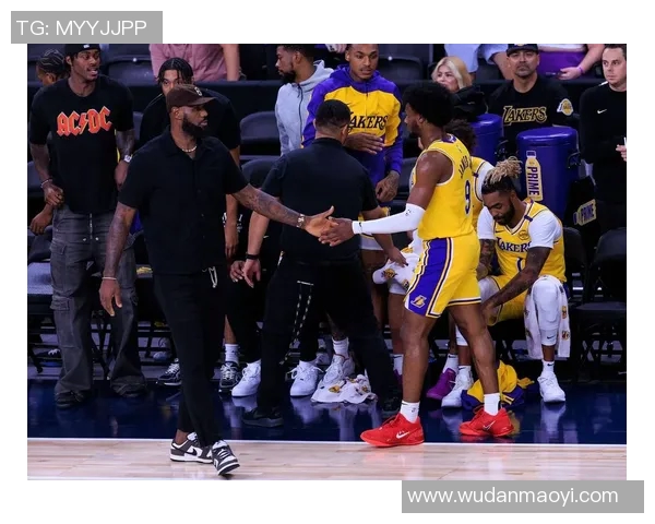 湖人对阵国王季前赛精彩回顾全场录像分析与亮点集锦