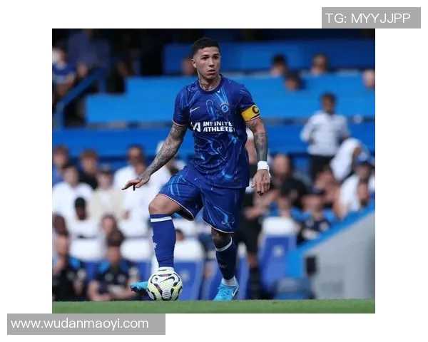 切尔西更衣室风波升级斯特林与恩佐在训练场爆发冲突